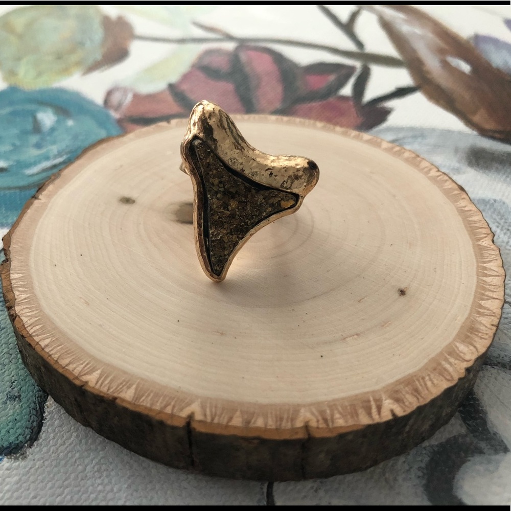 3 / $30 ⚡️ “ Shark Tooth “ diamond studded ring.